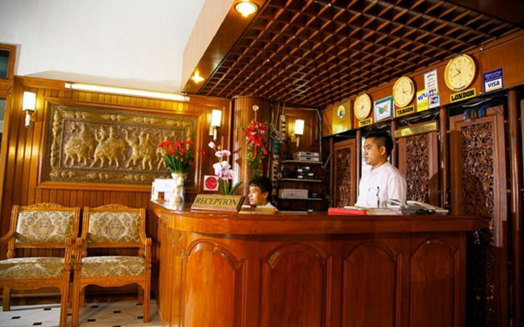 YOMA Hotel Rangoon Buitenkant foto