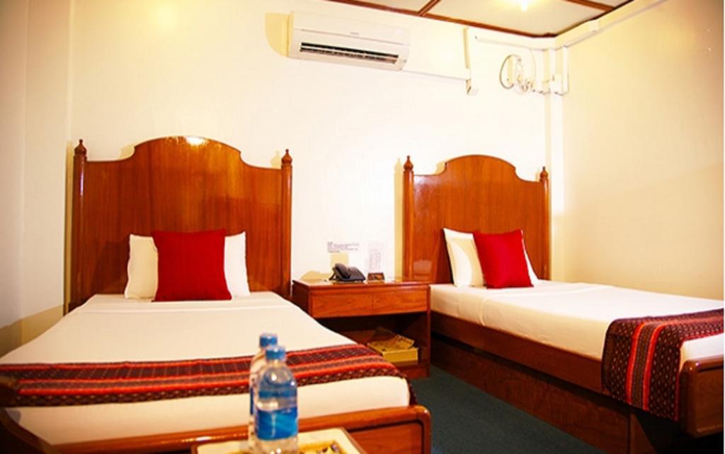 YOMA Hotel Rangoon Buitenkant foto