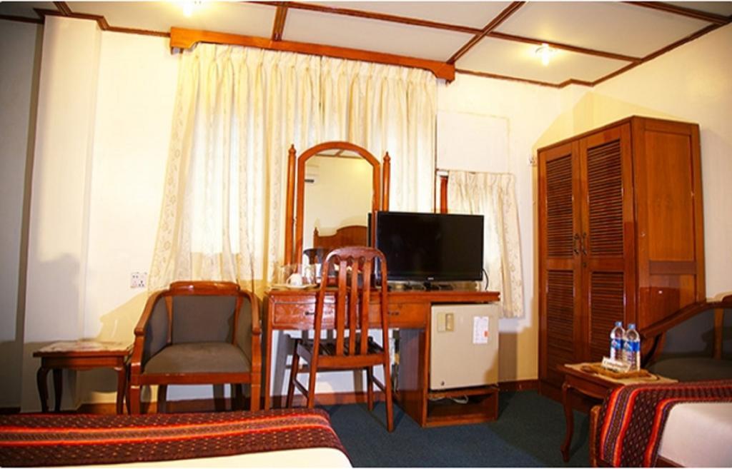 YOMA Hotel Rangoon Buitenkant foto